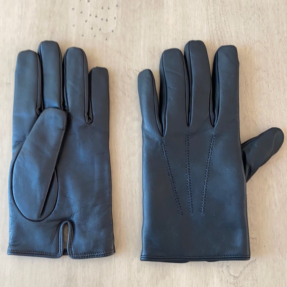 Brand new, never worn, made in italy.